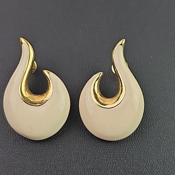 Napier Cream Enamel Earrings Pierced Gold Tone 1980s Retro Signed Hook Design - Picture 2 of 7